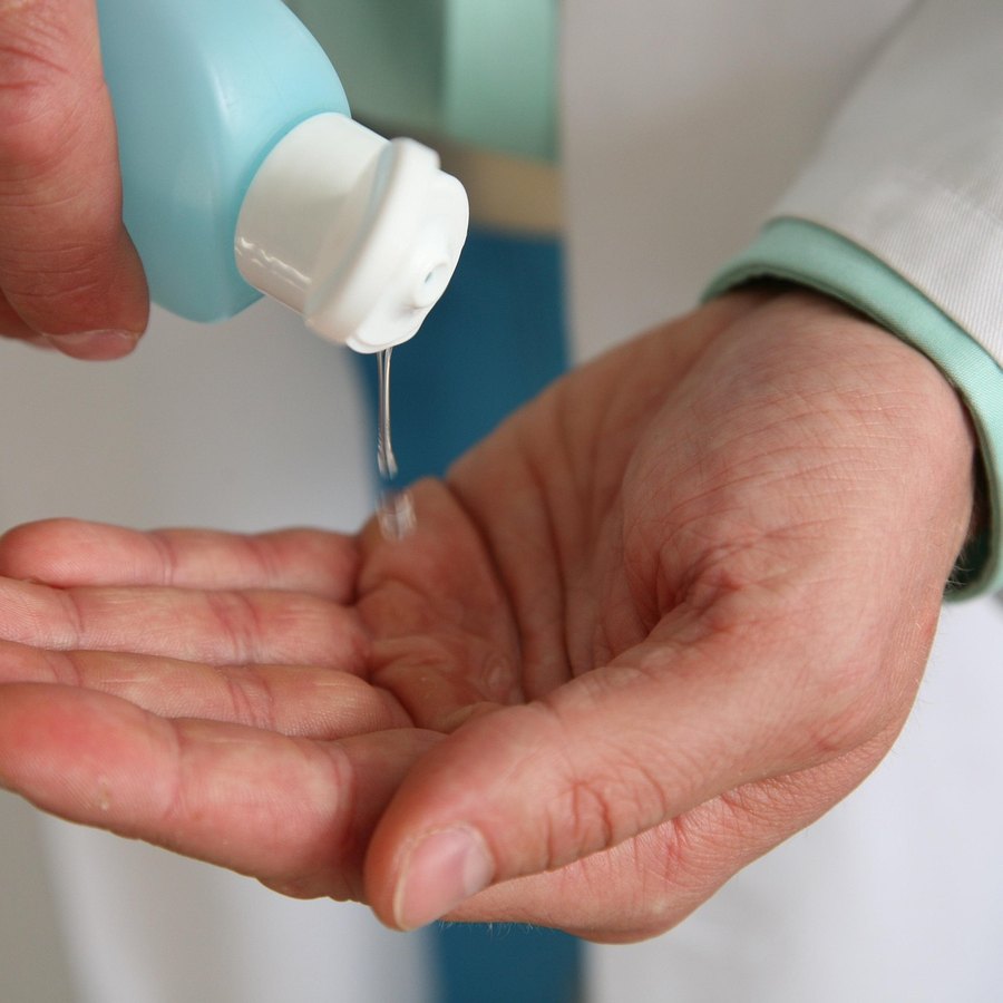 Prescrição sendo escrita durante a consulta