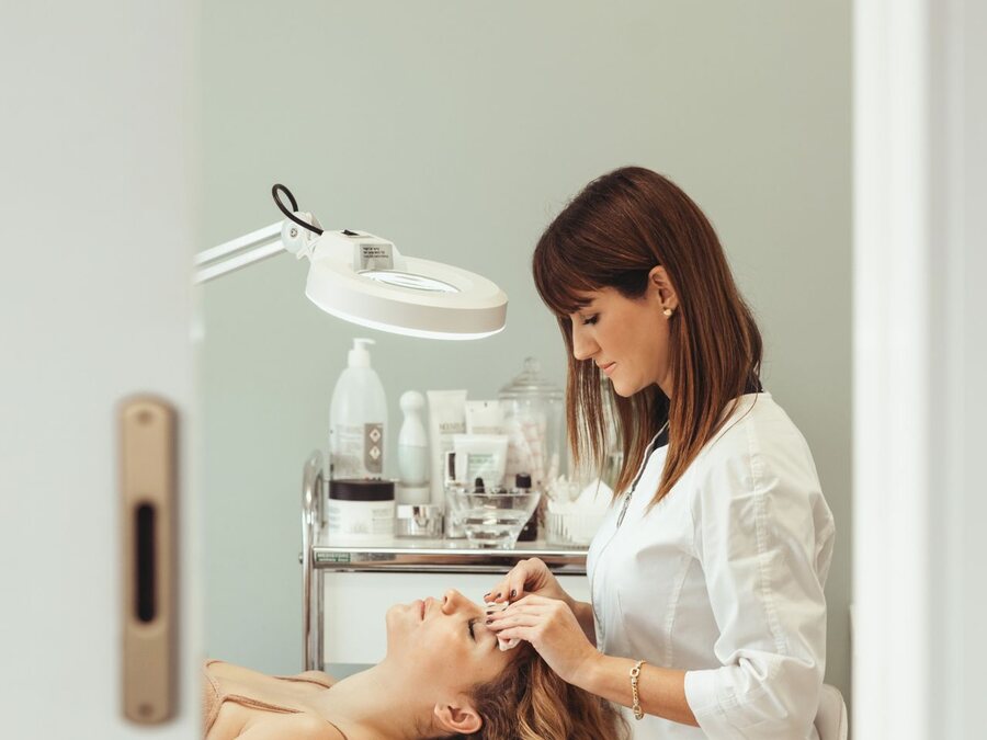 Sala de estética preparada para atendimento